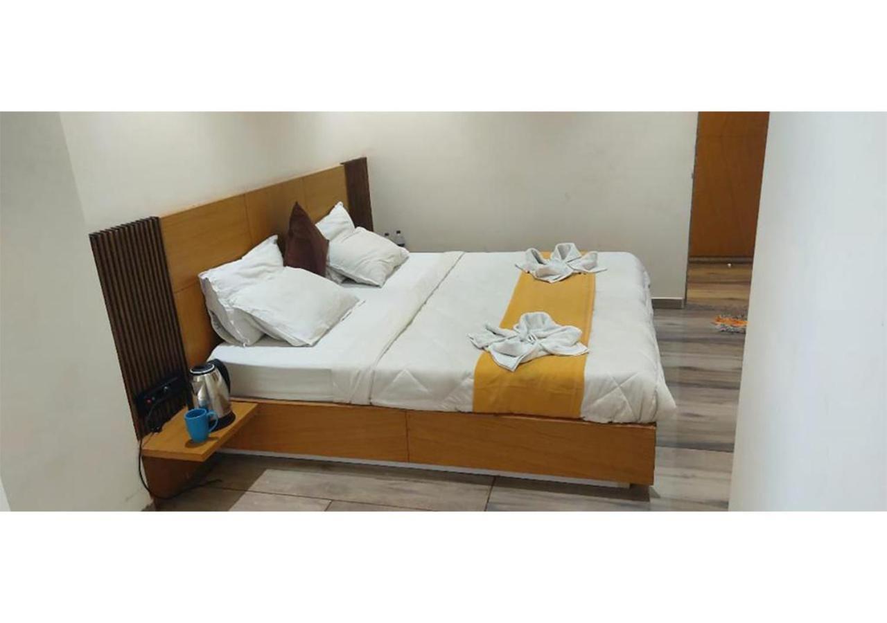 Shree Murlidhar Guest House Surat Exterior photo