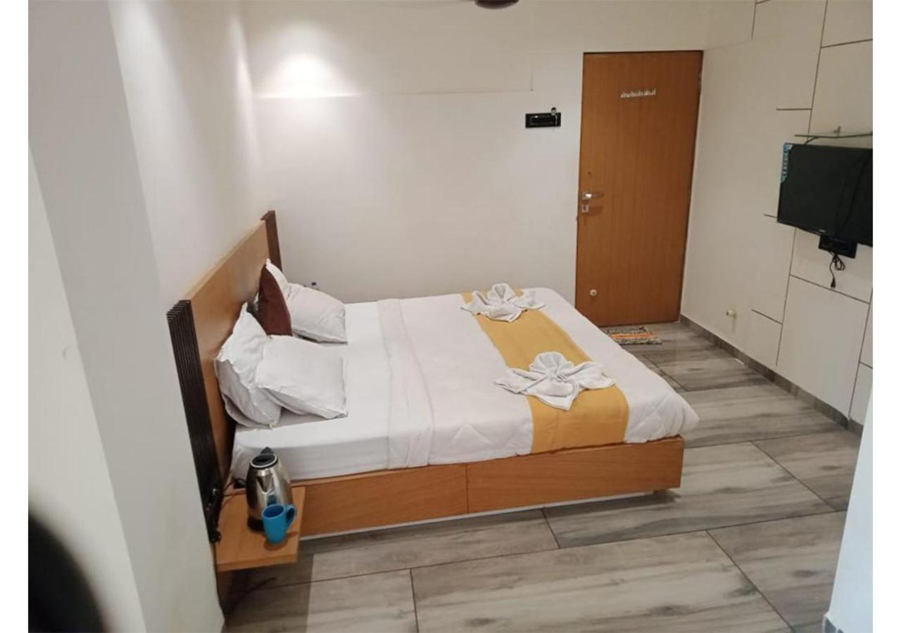 Shree Murlidhar Guest House Surat Exterior photo