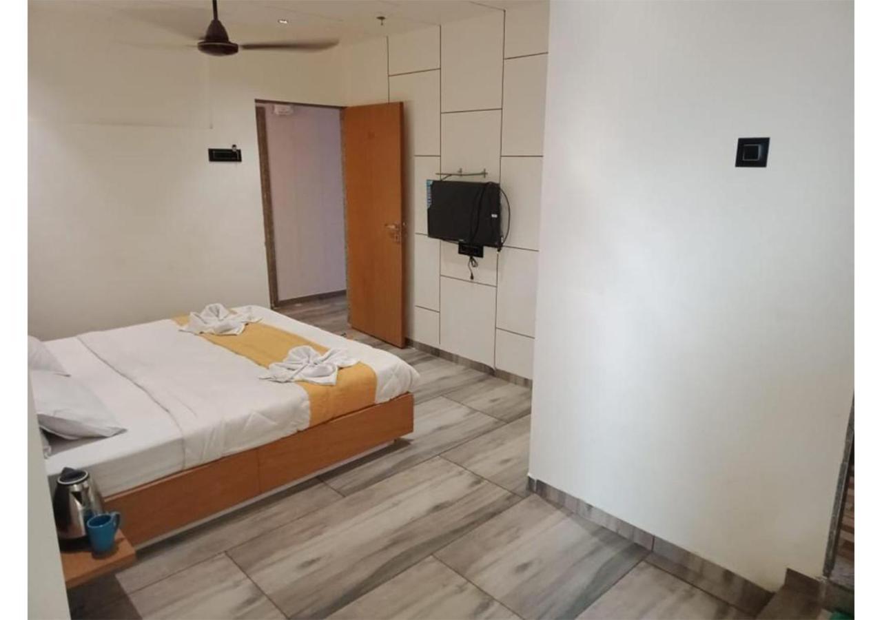Shree Murlidhar Guest House Surat Exterior photo