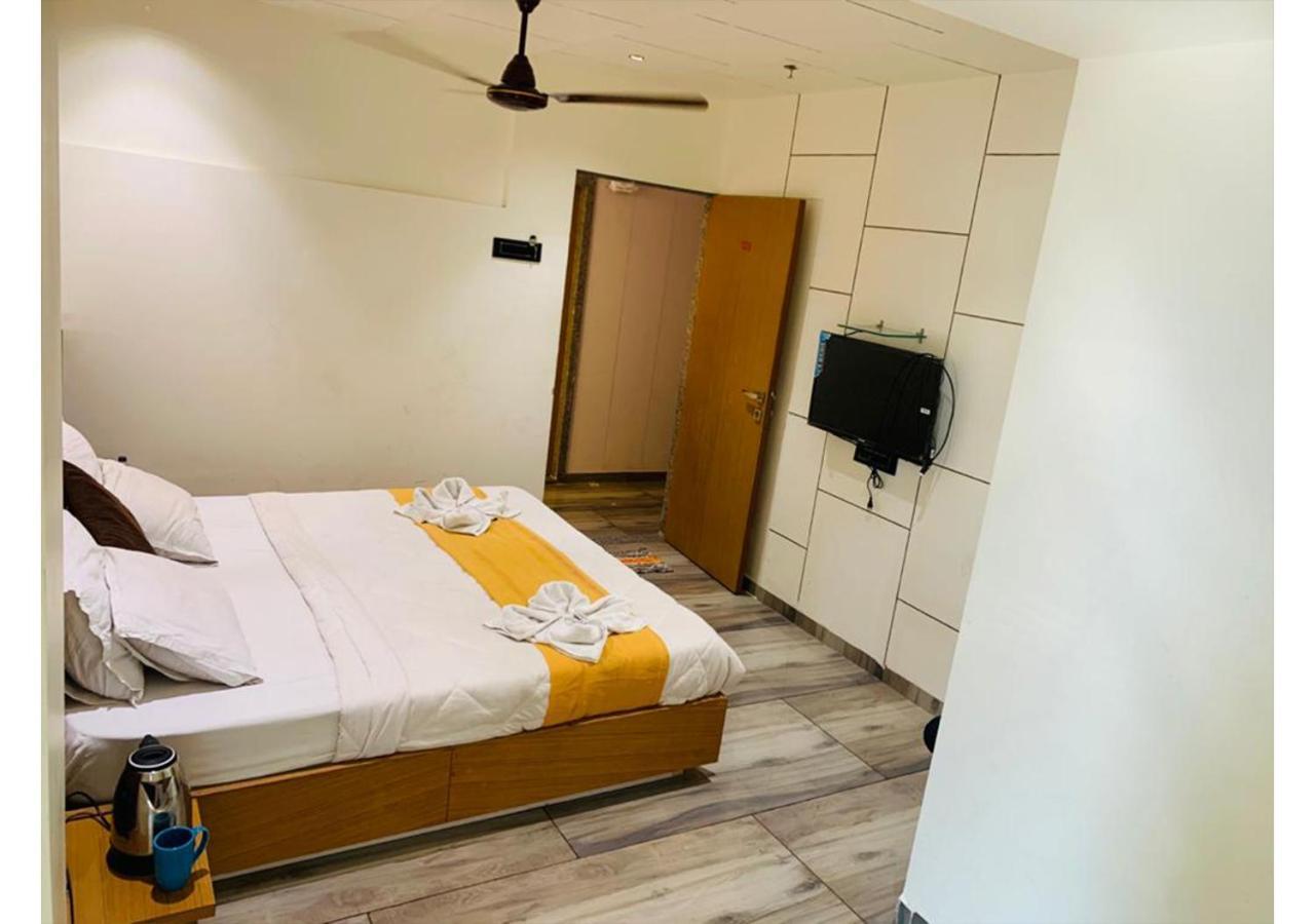 Shree Murlidhar Guest House Surat Exterior photo
